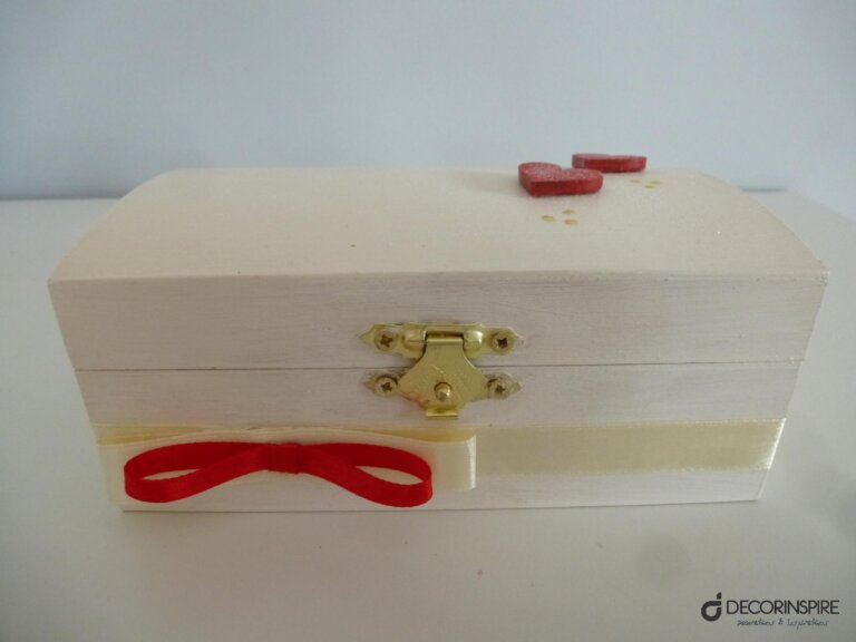 Dekoracyjne pudełka dekoracyjne pudełka kremowe czerwone